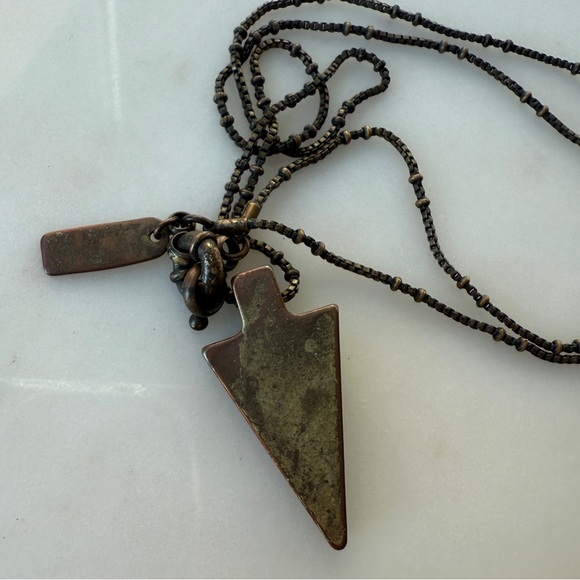 MADEWELL 1937 Arrowhead Pendant Necklace - Picture 3 of 5